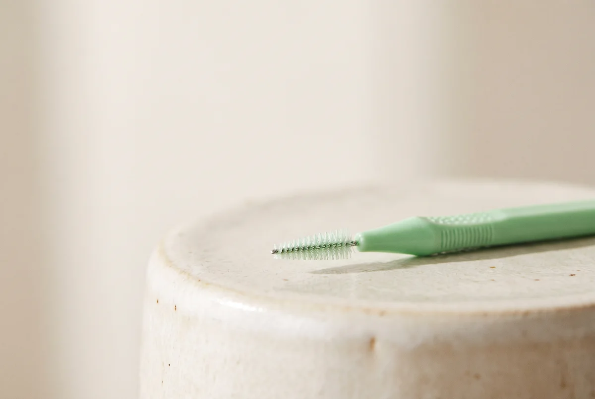Alternative al filo interdentale per chi vive a Pisa — Studi Dentistici Adamanti Pisa