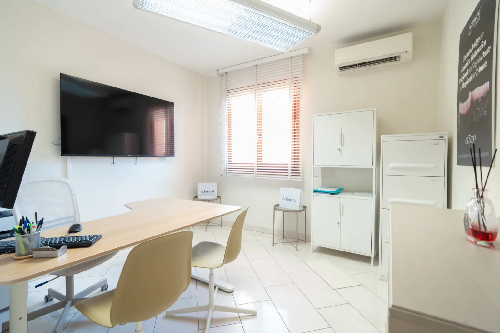 Ufficio accoglienza — Studio Dentistico Dott. Luca La Scala Montecatini Terme